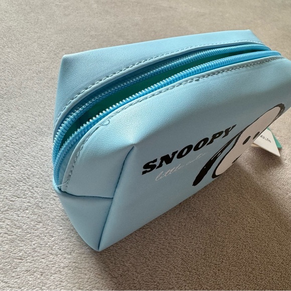 Miniso Snoopy Summer Travel Collection Cosmetic Bag - Picture 11 of 12